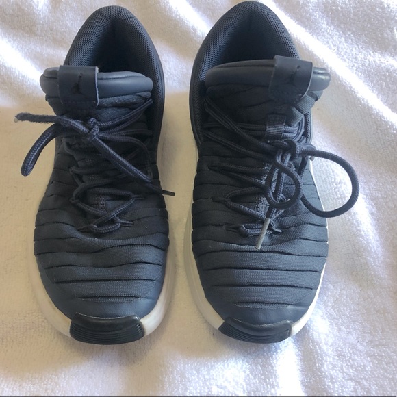 Kids Jordan Flight Luxe - size 4y - Picture 4 of 4